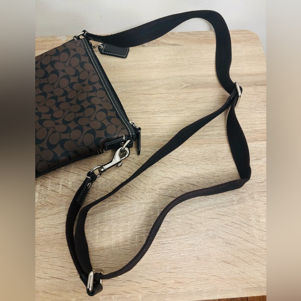 Coach Signature Logo Brown Leather Crossbody Classic
Bag Purse - Picture 6 of 8